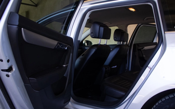 Volkswagen Passat cena 17900 przebieg: 400213, rok produkcji 2010 z Radom małe 704